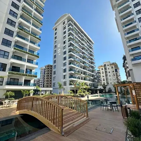 Ocean - Luxury, Comfort & Pool Views Apartmán *