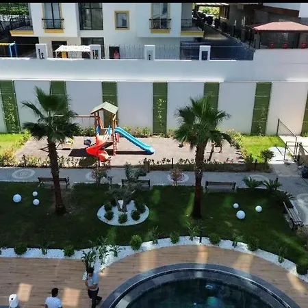Ocean - Luxury, Comfort & Pool Views Apartmán *